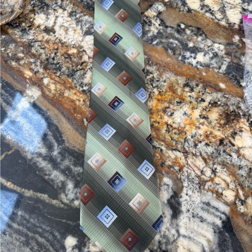 Elegant Green Patterned Men's Tie